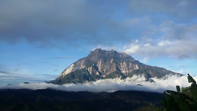 マレーシア キナバル山